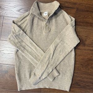 GAP Men's Henley sweater, size Medium